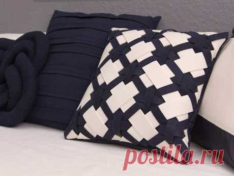 Оригинальный декор подушек Оригинальный декор подушекОригинальный декор подушек можно усугубить, добавив ярких красок и разных цветов.