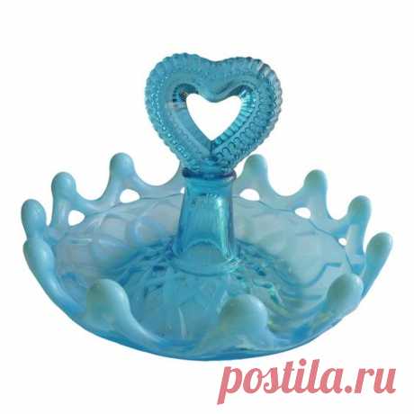 Circa 1903 Northwood Open O'S Ice Blue Opalescent Glass Heart Handled Serving Dish