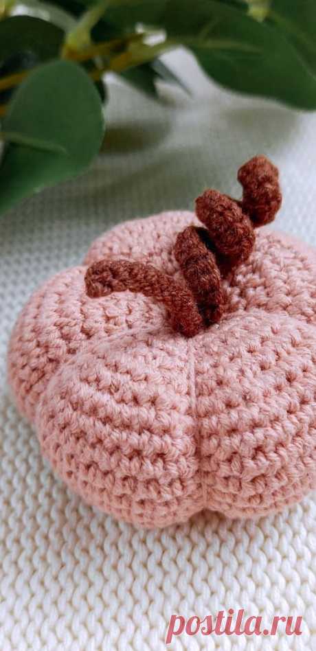 PDF Тыковка крючком. FREE crochet pattern; Аmigurumi vegetable patterns. Амигуруми схемы и описания на русском. Вязаные игрушки и поделки своими руками #amimore - тыква, маленький овощ, Хеллоуин.