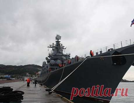 Российский крейсер прибыл в Корею раньше США
