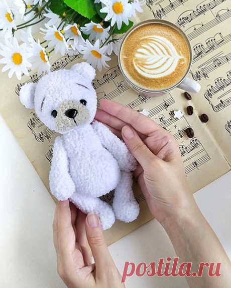 Амигуруми - игрушки с теплом и душой - наш лучший выбор !!!
...............Полярный медведь.................