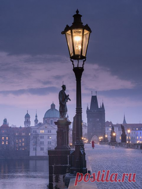 Dusk, Prague, Czech Republic  | Найдено на сайте statues-and-monuments.tumblr.com.