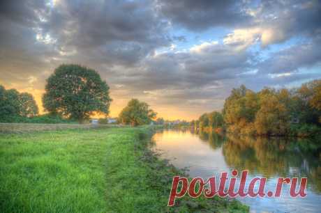 Riverside September I love walking around my rivers in the neighborhood in September, the weather is mild, colours are starting to change and the light has a very special touch. River Werre near Bad Oeynhausen, Ostwestfalen, Germany