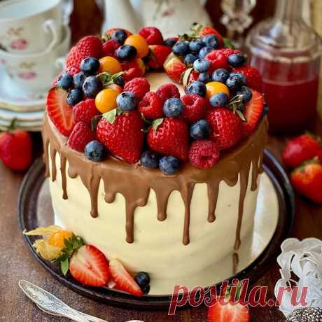 🎂🍷
В пятницу можно позволить себе немного больше)

#cake#cakes#birthdaycake#cakeart#cakedesign #spring#flowers #foodphotography #foodphoto #foodart #birthday #happybirthday #vintage #retro #happy #happyday #love#chocolate #tea #teatime #coffee #stilllife #still_life_gallery #9vaga_stillife9 #dolcevita 

Для #винтажный_март2 от @larimari_homeware