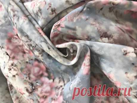 Шелк голубой дымчатый с цветами - купить ткань онлайн через интернет-магазин ВСЕ ТКАНИ