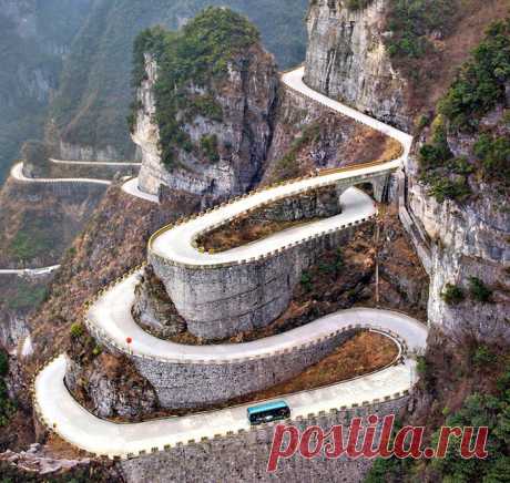 Дорога 99 поворотов в Китае.