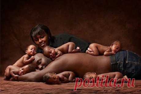 Африканская мама родила сразу 6 детей и с папой сфотографировали, это же рекорд!, ставте класс ради Их Мам!