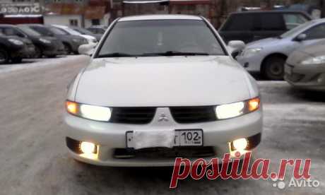 Mitsubishi Galant, 2001 Американец, на ходу. В коробке, двигателе нареканий нет. Весной были заменены 4 стойки и задние пружины, осенью меняли салимблоки, стартер, ходовую. Все чеки о заменах имеются. Автозапуск, заводится с первого раза. Рыжиков нету. Машина теплая, салон в с...