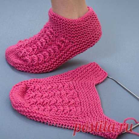 De belles chaussettes/pantoufles tricotées sans couture sur la semelle, simples et faciles ! | De belles chaussettes/pantoufles tricotées sans couture sur la semelle, simples et faciles ! | By Miarti - Crochet et Tricot | Facebook