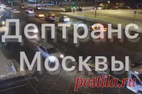 Взрыв автомобиля такси в Москве попал на видео. Автомобиль такси взорвался на Волгоградском проспекте в Москве. Происшествие попало на видео, которое опубликовал Дептранс. На кадрах видно, как остановившееся на светофоре такси взрывается и начинает гореть, а из машины выпрыгивает мужчина, который сбрасывает с себя верхнюю одежду, чтобы потушить.