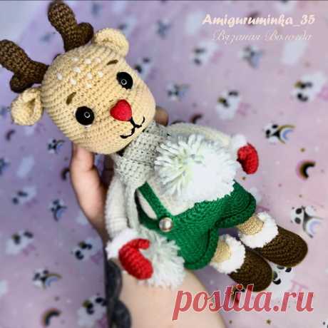 PDF Оленёнок Руди крючком. FREE crochet pattern; Аmigurumi animal patterns. Амигуруми схемы и описания на русском. Вязаные игрушки и поделки своими руками #amimore - олень к Новому году, новогодний оленёнок, рождественский олень.