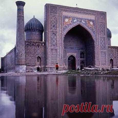 Shir Dar Madresah (Lion's Gate School). Center for Islamic scholarship, Samarkand, Uzbekistan. The second-largest city in Uzbekistan  |  Найдено на сайте silkroadhotels.com.