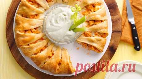 Buffalo Chicken Crescent Ring