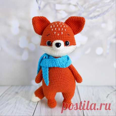 PDF Лисёнок Пип крючком. FREE crochet pattern; Аmigurumi animal patterns. Амигуруми схемы и описания на русском. Вязаные игрушки и поделки своими руками #amimore - лиса, лисица, лисёнок в шарфе, лисичка.