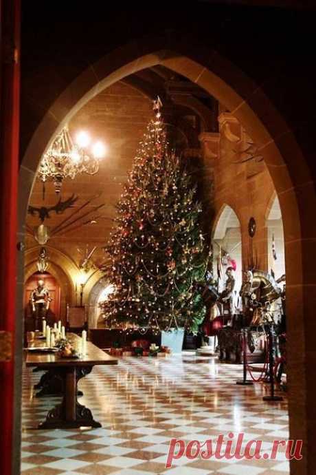 beautyandtheharpsichord:
“Christmas at Warwick Castle
”