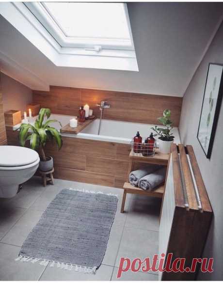 Очаровательная ванная комната на мансарде