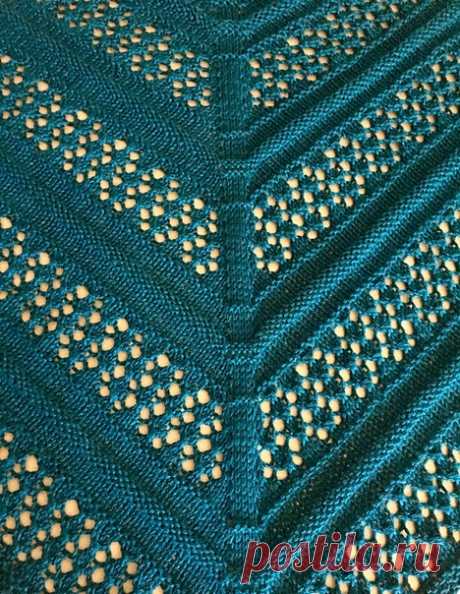 Для любителей текстурных и геометрических шалей Leaf Ridge Shawl
от GreatScott Knitting
https://www.ravelry.com/patterns/library/leaf-ridge-s..
Описание на английском, но есть схемы.