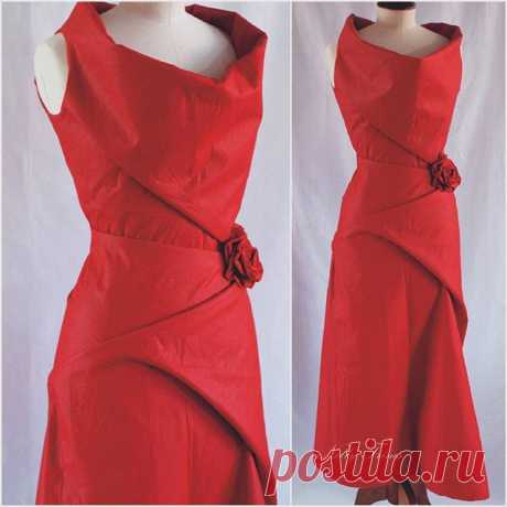 #draping #sewingblogger #imitationleather #partydress #reddress #eveningdress  #romantic #patternmaking #fabricmanipulation #style #avondjurk #rod #leer #naaien #шитьлюблю #муляж #платье #красный