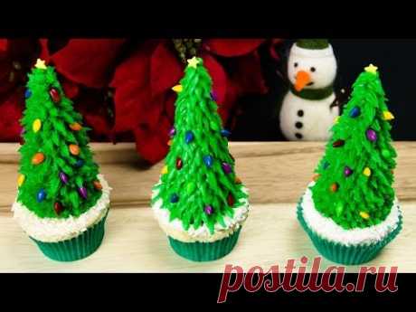 Christmas Tree Cupcakes: Christmas Cupcakes from Cookies Cupcakes and Cardio