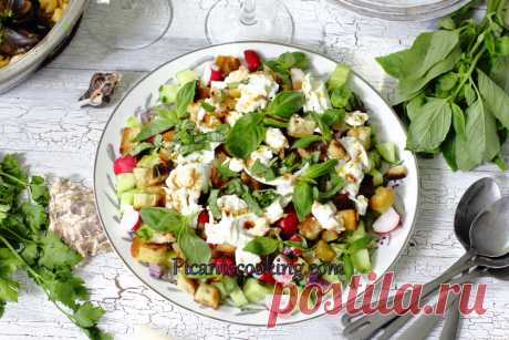 Салат з огірками, крутонами та сиром буррата | Picantecooking
