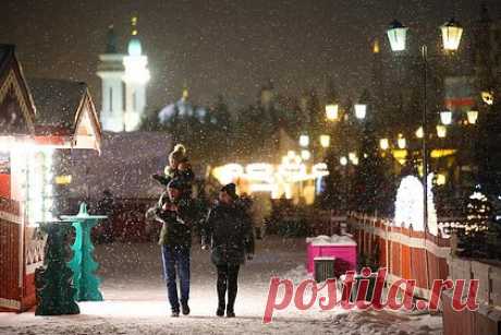 Москвичам рассказали о погоде в новогоднюю ночь. В новогоднюю ночь в Москве ожидается легкий снег и до 9 градусов мороза. Погода в столице будет близкой к климатической норме, рассказали синоптики центра «Фобос». В начале следующей недели будет от минус 1 до минус 3 градусов, а в среду, 27 декабря, на фоне небольшого снега потеплеет примерно до нуля градусов.