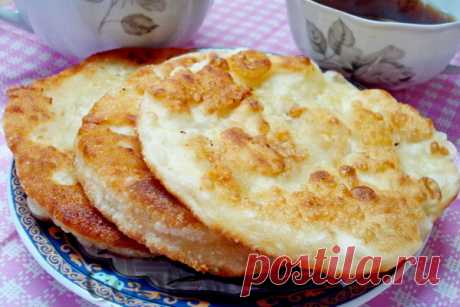 Лепешки на кефире с сыром на сковороде – рецепт с фото