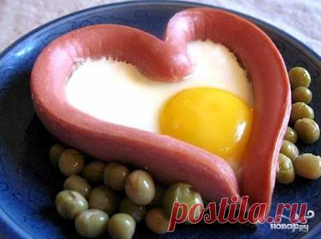 Яичница в сосиске сердечком - пошаговый рецепт с фото на Повар.ру