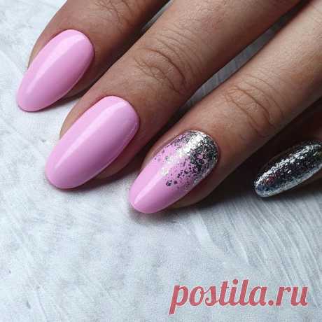 Розовый маникюр с блестками: фото нежного дизайна для коротких и длинных ногтей