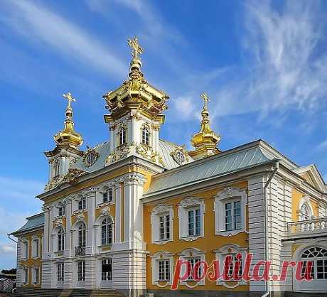 Церковный корпус Большого дворца в Петергофе.