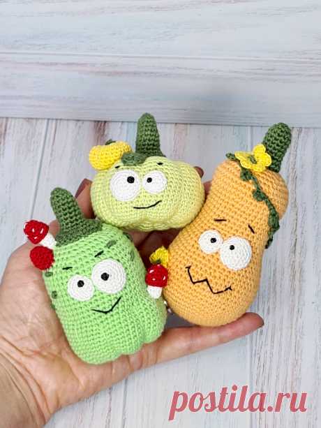 PDF Весёлые тыковки крючком. FREE crochet pattern; Аmigurumi toy patterns. Амигуруми схемы и описания на русском. Вязаные игрушки и поделки своими руками #amimore - маленькая тыква, декоративный овощ на Хеллоуин.