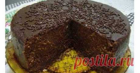 Bolo de Chocolate da avó - Este bolo é mesmo fofinho, fofinhooo.      Ingredientes: 4 ovos  2 chávenas de açúcar  2 chávenas de farinha 1 chávena de água morna  1 chávena de chocolate em pó (da Nestlé) 1 c...