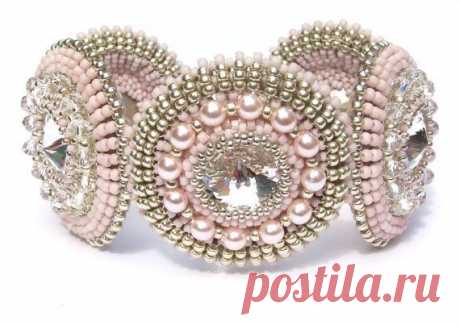 (21) Beaded Bracelet Swarovski Crystals Pearls by vantageJewellery, £125.00 | Бисероплетение. Колье.