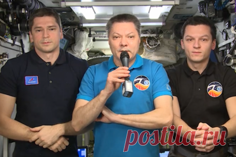 Космонавты с МКС поздравили российских студентов с праздником. В 2024 году МГУ имени Ломоносова отмечает свой 270-й юбилей.