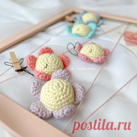 PDF Цветочек крючком. FREE crochet pattern; Аmigurumi toy patterns. Амигуруми схемы и описания на русском. Вязаные игрушки и поделки своими руками #amimore - маленький аксессуар в виде цветка, цветы, брошь.