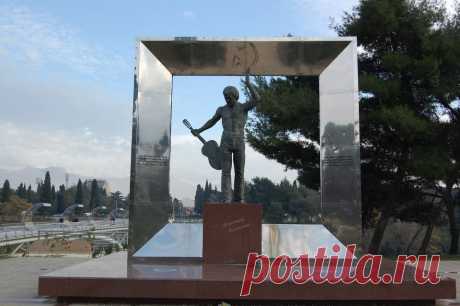 Podgorica,monument of Vladimir Visocky