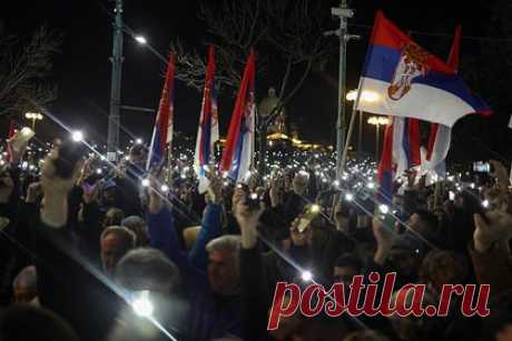 Сербская оппозиция перекрыла центр Белграда. Более полутора тысяч сторонников оппозиционной коалиции «Сербия против насилия» перекрыли движение в центре Белграда и направились к зданию столичного полицейского управления. Протестующие по призыву депутата парламента Сербии Срджана Миливоевича хотят «узнать судьбу» задержанных сторонников оппозиции.