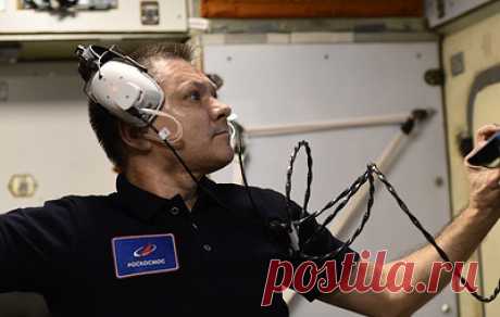 Космонавт Олег Кононенко на МКС выполнил комплекс тестов для проверки слуха. По его словам, при проведении аудиометрии регистрируются тональные пороги слуха по воздушной и костной проводимости аудиометрии в условиях шума