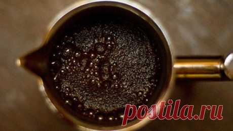 Кофе с корицей

Нам потребуется:
2 ст.л. молотого кофе
4 ч.л. сахара
¼ ложки корицы
1/3 ч.л. какао

Приготовление:
Смешайте кофе, корицу и какао. Залейте 4 стаканами кипятка. Через 5 миут кофе с корице готов. Подайте в кофейных чашках, добавьте сахар по вкусу.