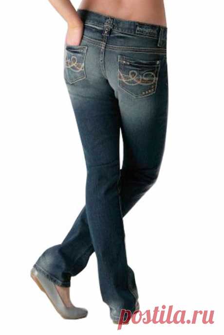 Американские джинсы Southern Thread® Demi Jeans сочетает в себе классические и молодежные тренды современной джинсовой моды, выполнены из Premium Denim плотностью 12 унций, состоящего на 99 % из хлопка и на 1 % из спандекса. Технология материала - ring spun (пряжа кольцевого прядения). Задние карманы вышиты оригинальным рисунком и декорированы металлическими клёпками бронзового цвета. Состав 99% хлопка 1% спандекс. Цена = 2 199 рублей с бесплатной доставкой.
