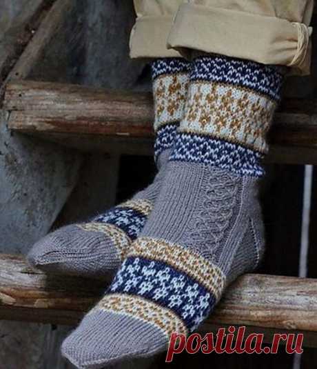 Красивые носки спицами с узором – 13 схем и описаний