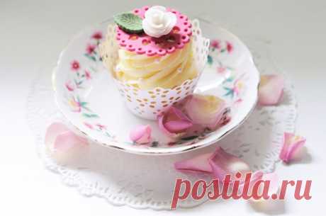 National Cupcake Week tutorial: How to make sugarpaste doilies and roses! - Juniper Cakery | Bespoke Cakes in Yorkshire & the Humber