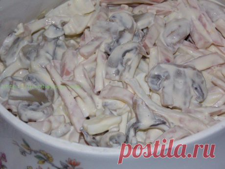 Салат с кальмарами, ветчиной и грибами от Натальи Карпушенковой