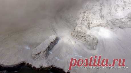 Постапокалиптические фотографии мощного извержения вулкана Райкоке Вулкан Райкоке на Курильских островах России, к югу от вулканически активного полуострова Камчатка, извергся 22 июня 2019 года, впервые с 1924
