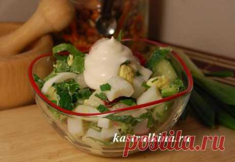 Весенний салат с кальмарами и зеленью, рецепт приготовления