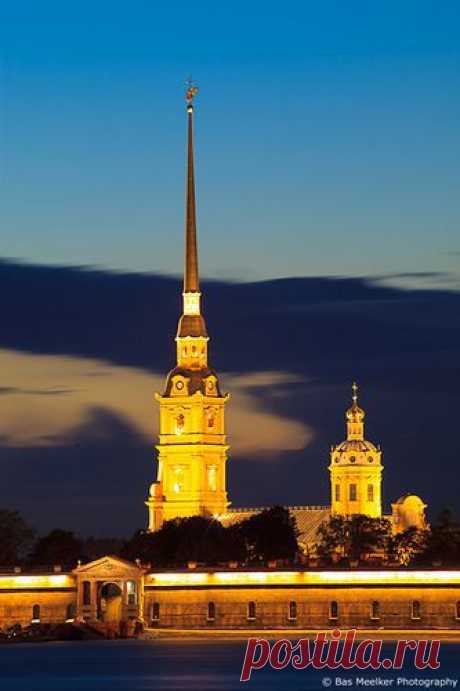 Peter and Paul Fortress with the Peter and Paul Cathedral in Saint Petersburg, #Russia.
flickr от Bas Meelker  Pin by Katusha ru on Travel | Russia | Petersburg