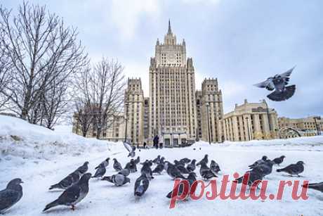 В МИД рассказали о судьбе задержанного в Египте российского туриста. Официальный представитель МИД России Мария Захарова рассказала о судьбе задержанного в Египте российского блогера и фотографа Арсения Котова — туриста отпустили из полицейского участка. Захарова отметила, что в настоящее время молодой человек находится в консульском отделе России в Каире.