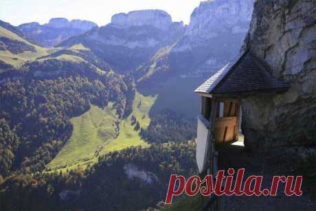 Таверна в Альпах, Швейцария | WorldCity
