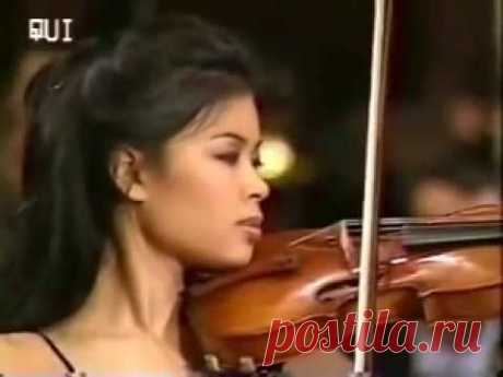 Vanessa-Mae plays Toccata & Fugue