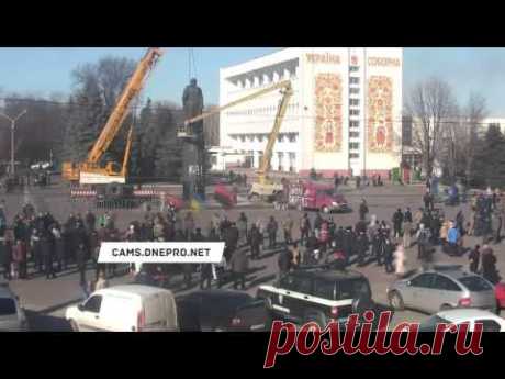 В Днепродзержинске повалили Дзержинского! - 17.02.16