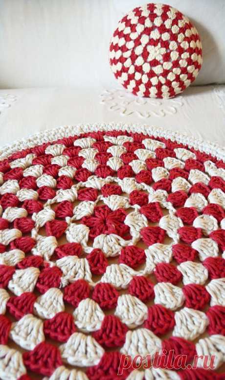 Crochet Stool Cover - red and ecru